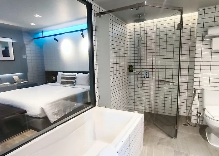The Quarter Silom By Uhg 4*